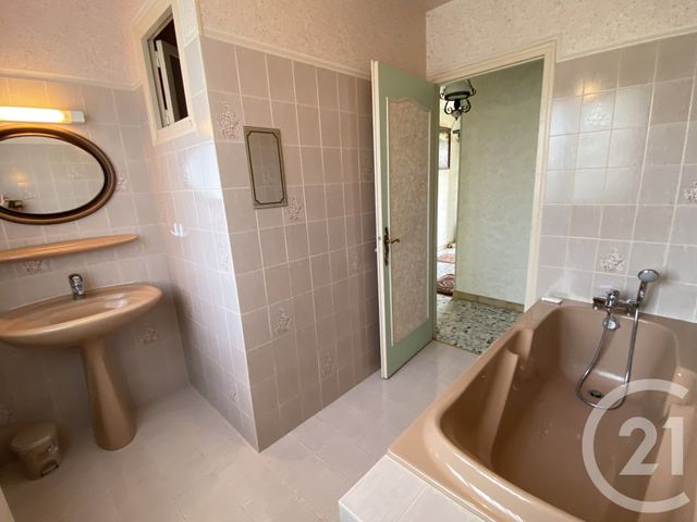 maison à vendre - 8 pièces - 145.0 m2 - LA GUERCHE SUR L AUBOIS - 18 - CENTRE - Century 21 Confluences