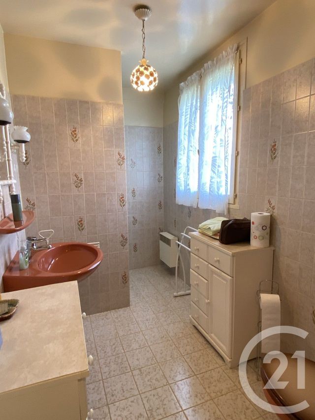 maison à vendre - 8 pièces - 145.0 m2 - LA GUERCHE SUR L AUBOIS - 18 - CENTRE - Century 21 Confluences