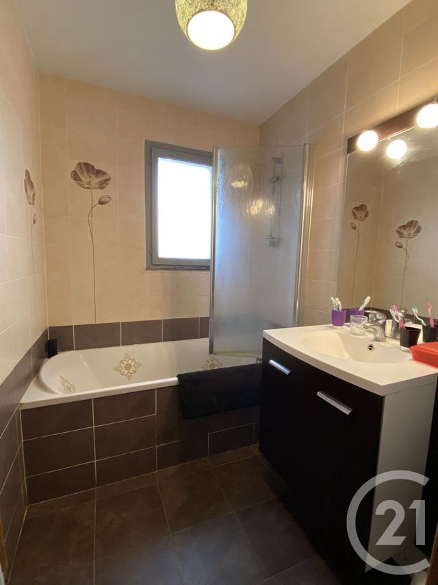 maison à vendre - 7 pièces - 94.0 m2 - LA GUERCHE SUR L AUBOIS - 18 - CENTRE - Century 21 Confluences