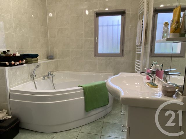 maison à vendre - 5 pièces - 102.0 m2 - LA GUERCHE SUR L AUBOIS - 18 - CENTRE - Century 21 Confluences