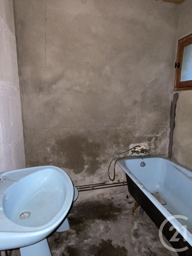 maison à vendre - 7 pièces - 179.0 m2 - LA GUERCHE SUR L AUBOIS - 18 - CENTRE - Century 21 Confluences