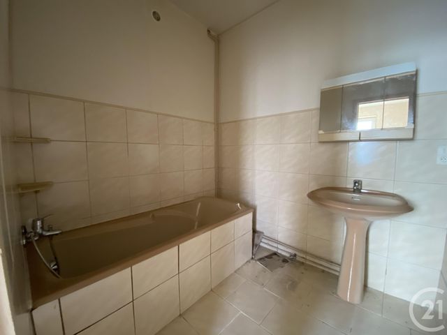 maison à vendre - 8 pièces - 176.0 m2 - LA GUERCHE SUR L AUBOIS - 18 - CENTRE - Century 21 Confluences